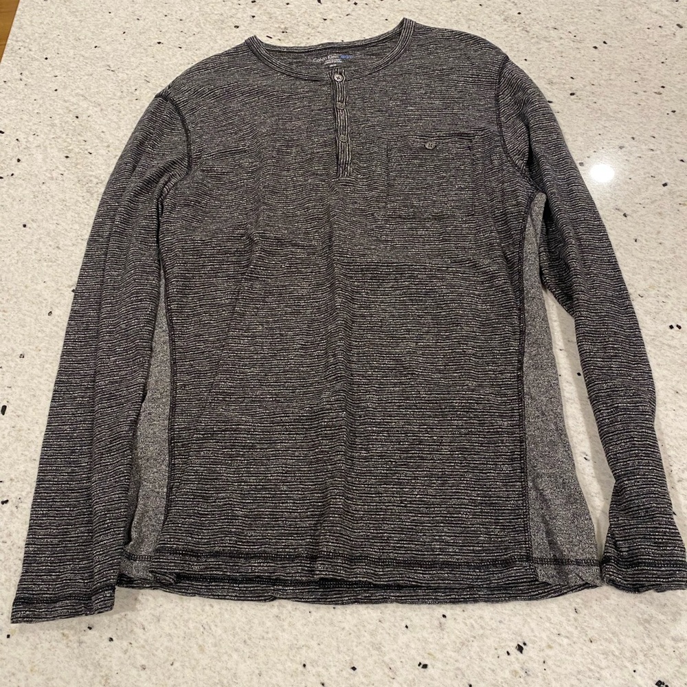 LIKE NEW CALVIN KLEIN LONG SLEEVE